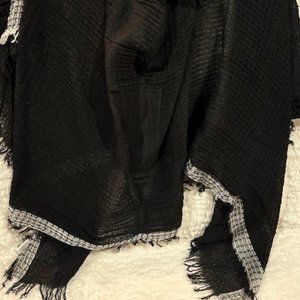 Black and white textured fashion scarf